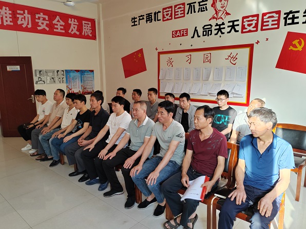 班前会安全确认  刘幼龙摄.jpg